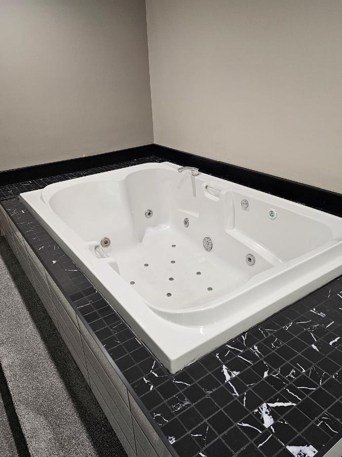 Western Budget Motel #1 Leduc/Nisku المظهر الخارجي الصورة